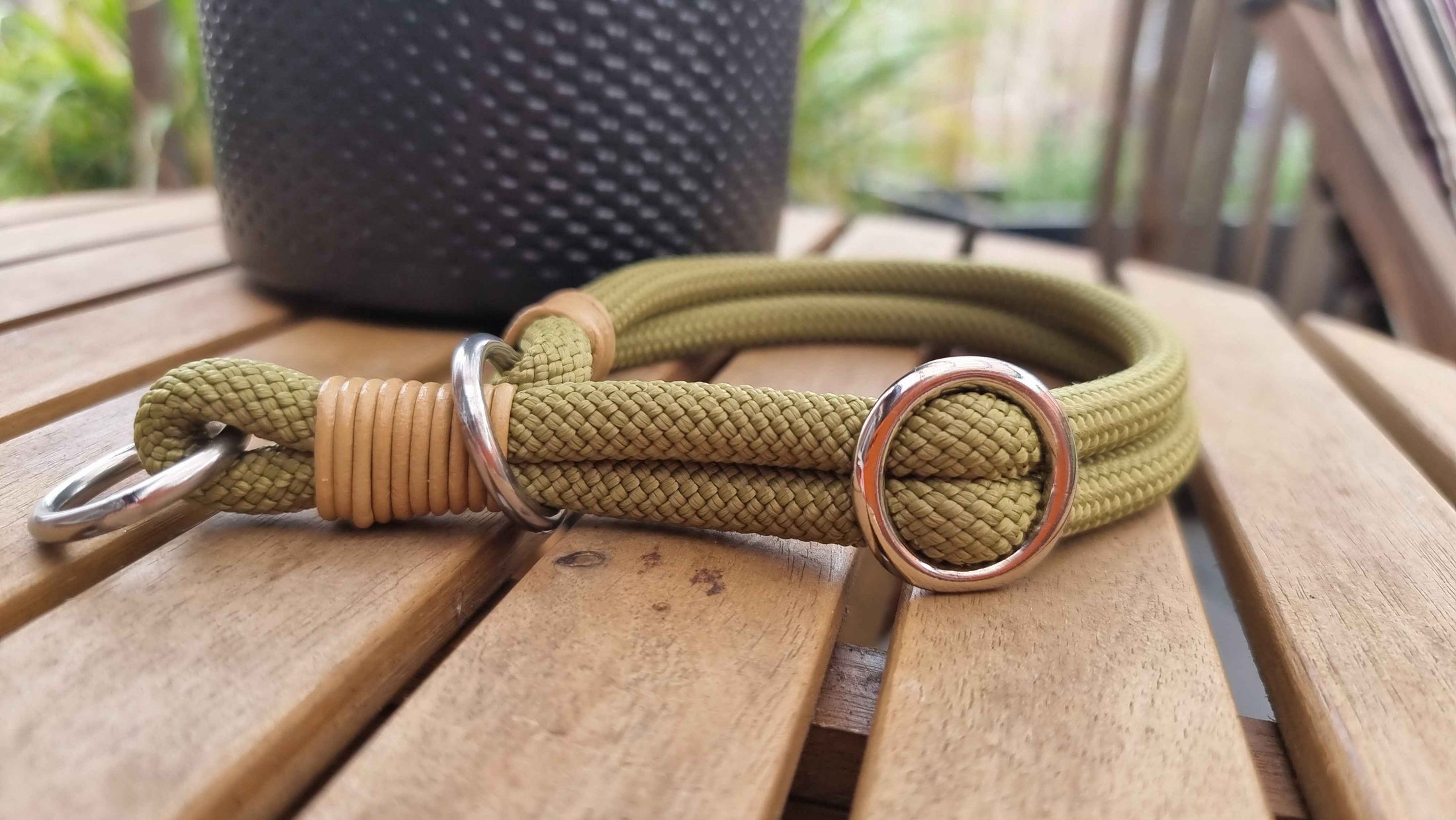 HILDE Hundehalsband mit Zugbegrenzung – Anpassbares Design für Komfort und Stil - Inspired by rocket